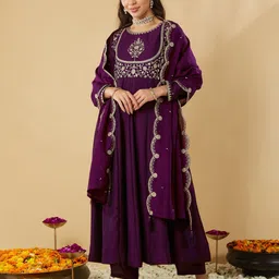 MOKOSH Women Floral Embroidered Regular Sequinned Kurta with Trousers & With Dupatta-27