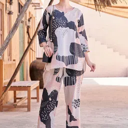 TITTLI Printed V Neck Top With Trousers Co-Ords Set-image-71