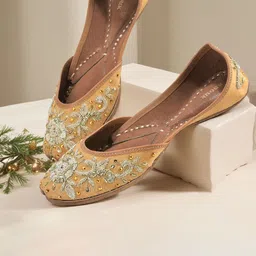 Anouk Women Round Toe Embellished Mojaris-16