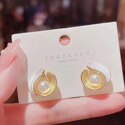 AKISON JEWELS Contemporary Pearls Studs Earrings-image-68