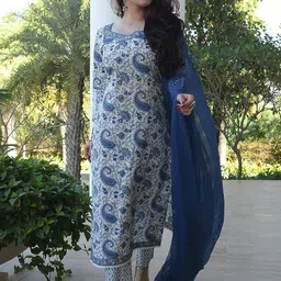 DIVASTRI Paisley Printed Straight Kurta With Trouser & Dupatta-54