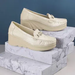 Metro Women Textured Slip-On Sneakers-46