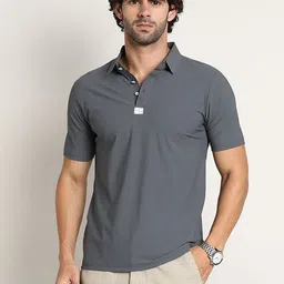 Campus Sutra Men Solid Polo Collar T-shirt-image-11