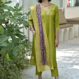 PEENGAX Women Floral Embroidered Kurta with Trousers & With Dupatta-48