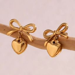 DIVASTRI Heart Shaped Studs Earrings image 2
