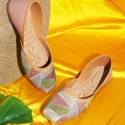 Froh Feet Women Embellished Ethnic Mojaris Flats-image-89