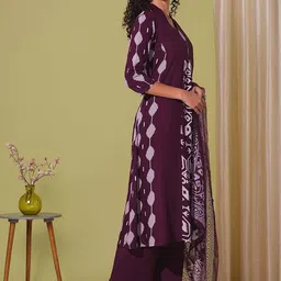 DIVASTRI Ethnic Motifs Printed V-Neck A-Line Kurta With Trousers & Dupatta image 5