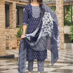NAINVISH Ethnic Motifs Printed Gotta Patti Straight Kurta with Trousers & Dupatta-40