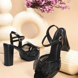 Froh Feet Women Block Sandals with Bows-37