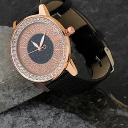 HAUTE SAUCE by Campus Sutra Women Gold Dial & Black Analogue Watch AW22_HSWC1013-Black-17
