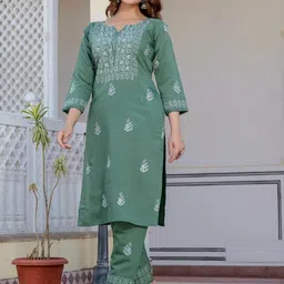 Tilton Floral Embroidered Notch Neck Silk Straight Kurta With Trousers-image-18