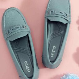 Metro Women Textured Flatform Loafers-picture-0