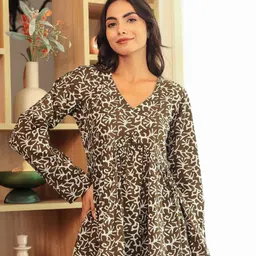 LABEL ADRIJA Floral Printed V-Neck Pure Cotton A-Line Top-image-95