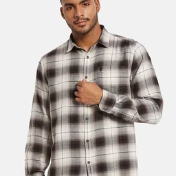 METTLE Men Spread Collar Gingham Checked Cotton Casual Shirt-image-20