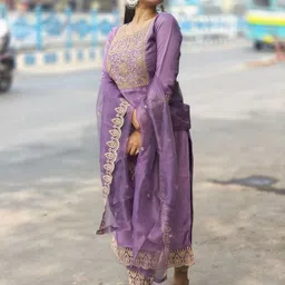 VredeVogel Floral Yoke Design Zari Straight Kurta With Trouser And Dupatta-7