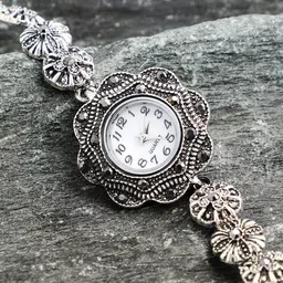HAUTE SAUCE by Campus Sutra Women The Aqualith Round Watch - Chalice Silver-image-26