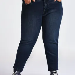 Sizeupp Women Plus Size Regular Fit Mid-Rise Light Fade Jeans-image-95