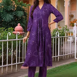 GoSriKi Women Floral Printed Kurta with Trousers-21