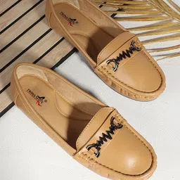 TWINSSHOE Women Textured Loafers-image-28
