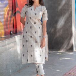 GoSriKi Floral Printed Notch Neck Straight Kurta With Trousers-17