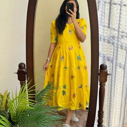 Light Daisy Floral Print Fit & Flare Midi Dress-image-90