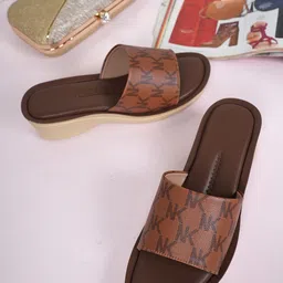 SAPATOS Textured Wedge Sandals-5