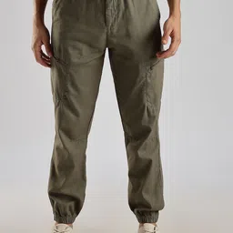 NEVER NEUD Men Relaxed Fit Cross Pocket Cargos Joggers-image-56