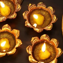 Indianshelf 4Pcs Textured Metal Floral Diyas-14