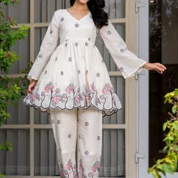 HOUSE OF JAMOTI Embroidered V Neck Top With Trousers Meadow Mist Co Ord Set-27