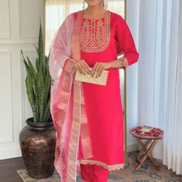 Happy Design Floral Yoke Design Round Neck Straight Kurta With Trouser & Dupatta-image-50