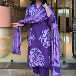 Navlik Floral Printed V-Neck Chanderi Silk Kurta With Trousers & Dupatta-image-80