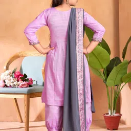 Aarika Girls Embroidered Regular Thread Work Kurta with Patiala & With Dupatta image 2