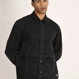 Bene Kleed Men Geometric Denim Jacket with Embroidered-picture-1