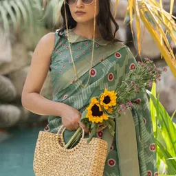 KALINI Geometric Printed Zari Border Saree with Blouse Piece-picture-4
