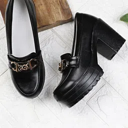 Ishransh Women Solid Round Toe Western Embellished Sandals-45