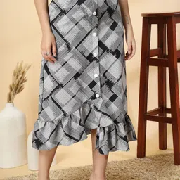 Oomph! Checked Flared Asymmetric Midi Skirt-image-8