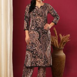 DIVASTRI Pailsey Printed Notch Neck Straight Kurta With Trousers-picture-46