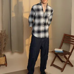 Campus Sutra Men Comfort Spread Collar Checked Casual Shirt-image-59