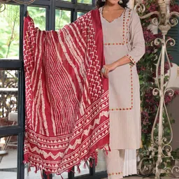 The Hope Women Floral Embroidered Regular Thread Work Kurta with Trousers & With Dupatta-31