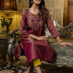 VredeVogel Floral Embroidered Sweetheart Neck Regular Straight Kurta-image-48