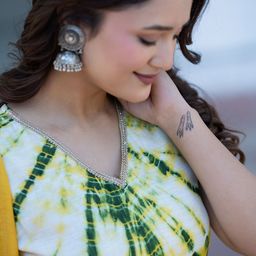 ASPORA Abstract Printed V-Neck Pure Silk Kurta With Trousers & Dupatta image 2