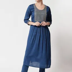 G4Girl Women Floral Yoke Design Regular Thread Work Kurta with Trousers-picture-5