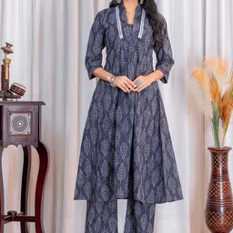 MITTOO Bandhani Printed V-Neck Pure Cotton A-Line Kurta With Palazzo-picture-8