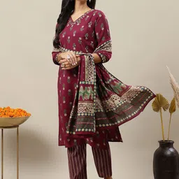 FLAMBOYANT Women Floral Printed Regular Chanderi Silk Kurta with Trousers & With Dupatta-image-6