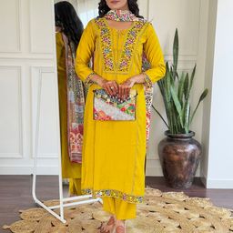 CHANDALIYO Embroidered Thread Work Kurta with Trousers & Dupatta image 4