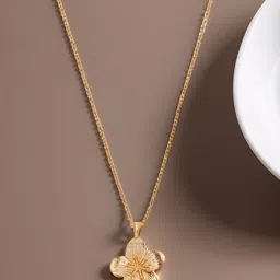 Accessorize Floral-Shaped Pendant With Chain-31