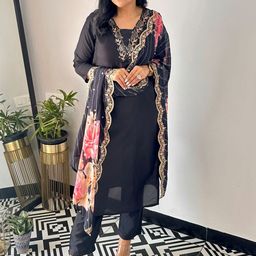DIVASTRI Floral Embroidered Regular Straight Kurta with Trousers & Dupatta-49