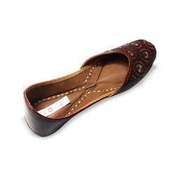 Ta Chic Women Embellished Ethnic Mojaris with Embroidered Flats-17