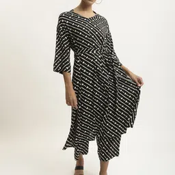BLACK & BLAH BLAH Geometric Printed V-Neck Regular Kurta With Trousers-0