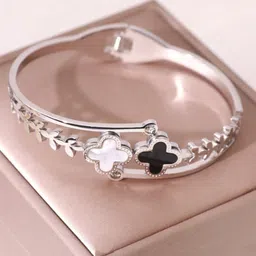 Designs & You Silver-Plated Two Clover Leaf Detail Bangle-Style Bracelet image 2